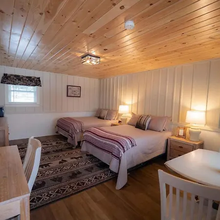 The Snowshoe Lodge Lake Placid Exterior photo